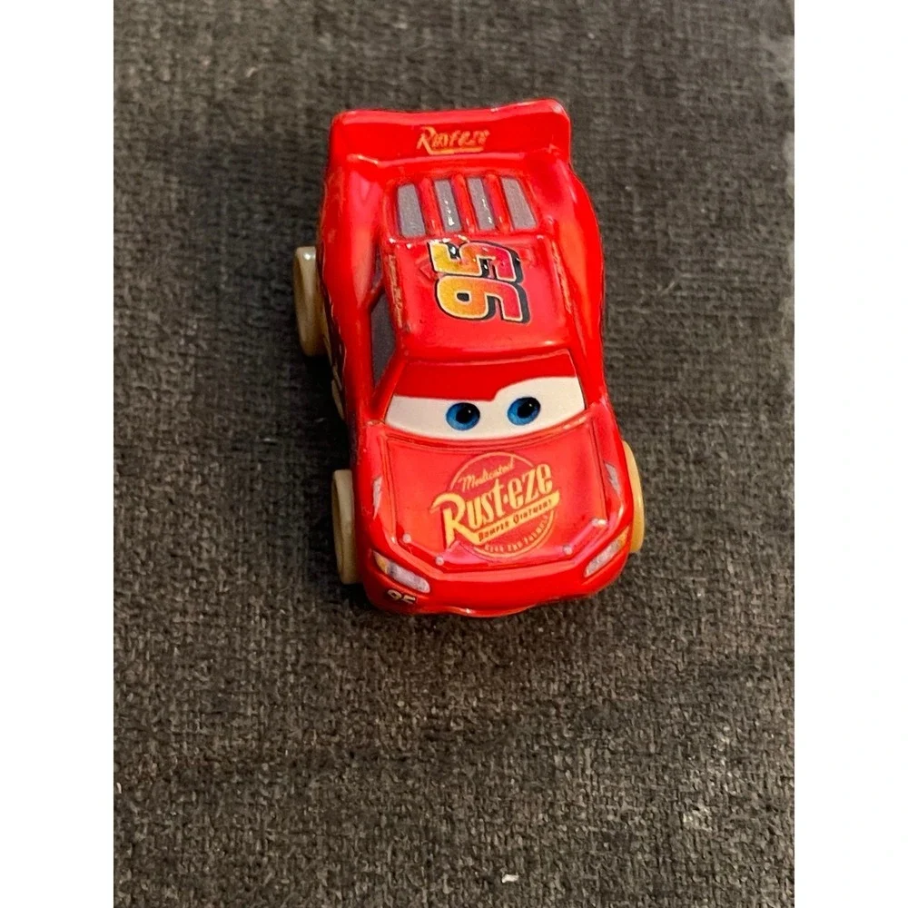 Disney Pixar Cars  Mini Racer Dirt Track Lightning  McQueen